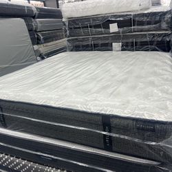 KING SIZE KLUFT AIRELOOM MATTRESS & BOX SPRINGS BED SET