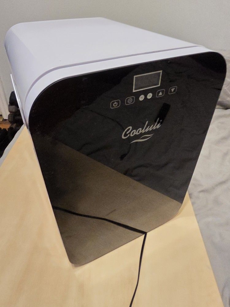 Mini fridge