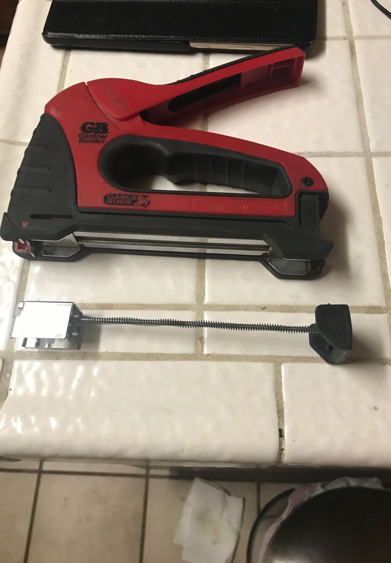 GARDNER BENDER CABLE BOSS MSG500 STAPLE GUN for Sale in Riverside, CA