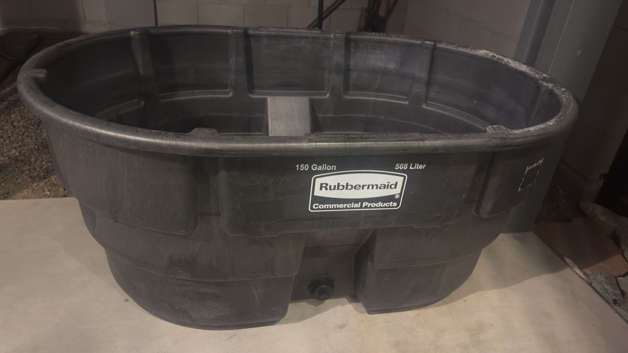 150 Gallon Rubbermaid Stock Tank