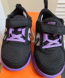 Nike Toddler Black & Purple Sz 8. (Pick Up Only)