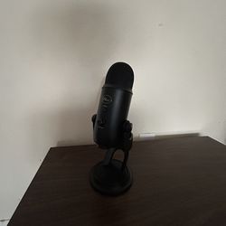 Blue Yeti Microphone (With Wire)