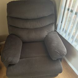 Recliner Chair In Great Condition 