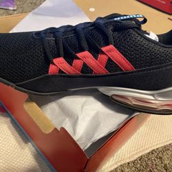 Women’s Puma Size 10 Sneakers