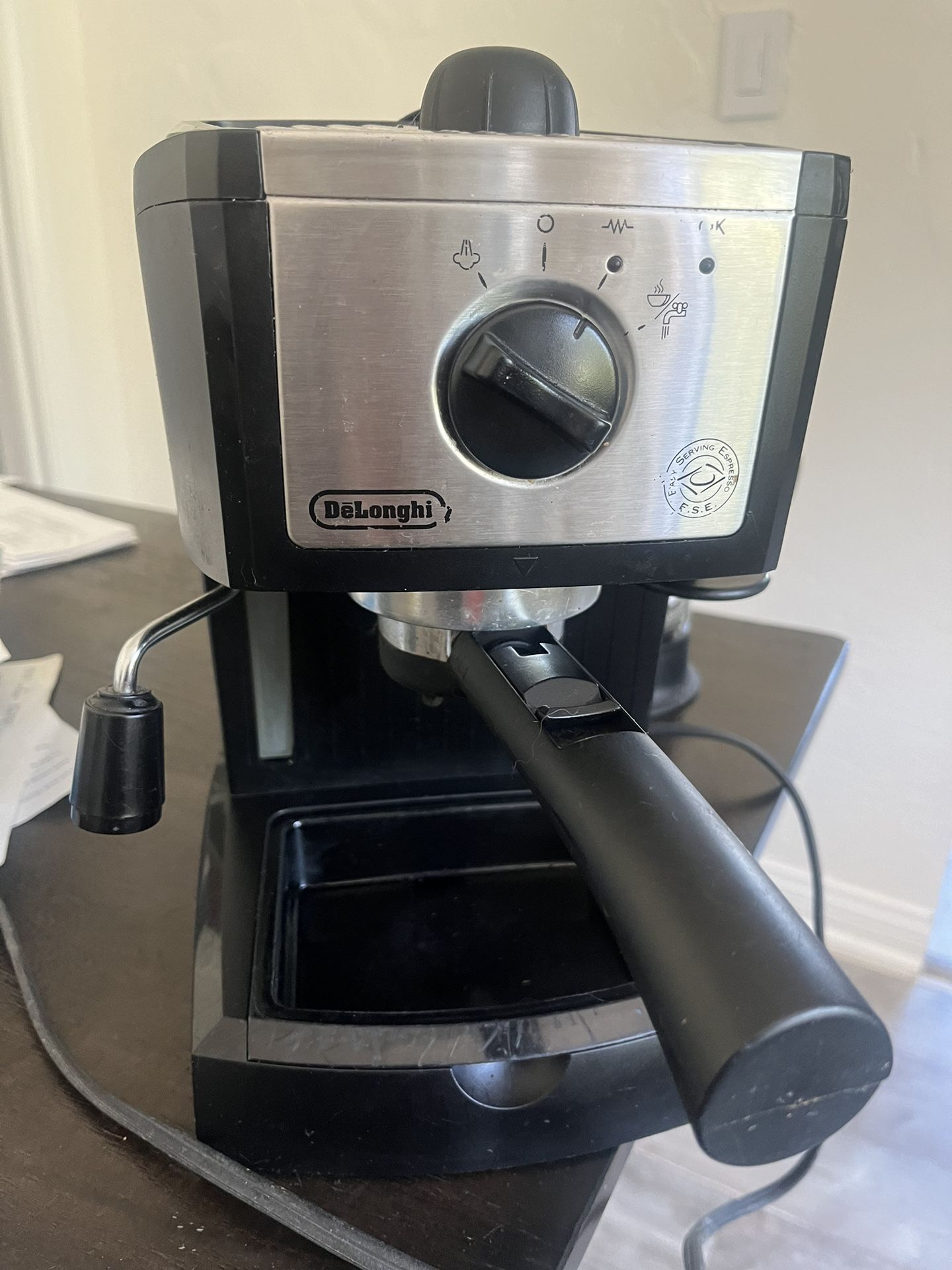 DeLonghi EC155 15 Bar Espresso and Cappuccino Machine, Black