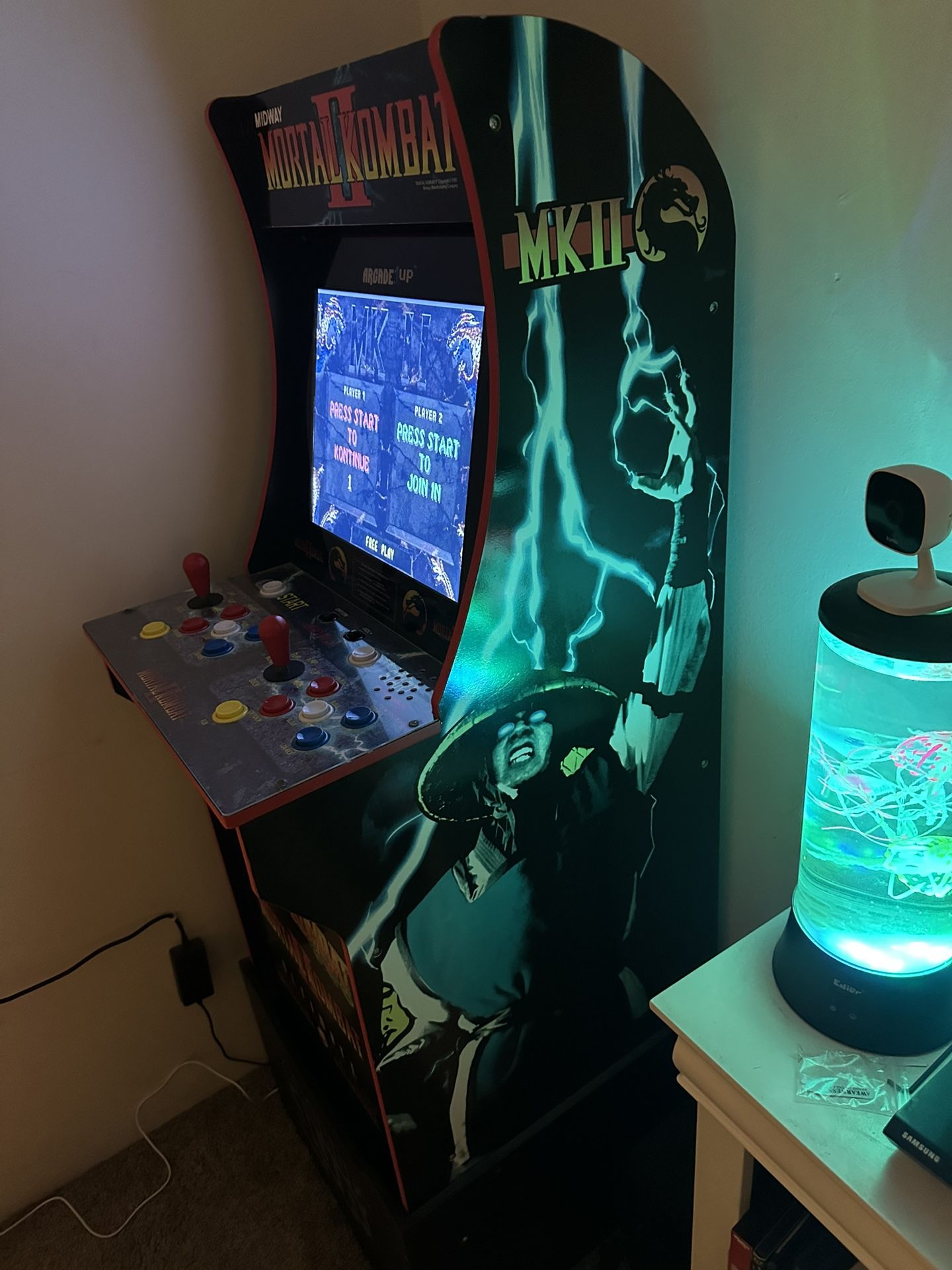 I'm selling my perfect condition Arcade Mortal Kombat with raiser. Estoy vendiendo mi Arcade Mortal
