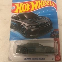 Hot wheels  ‘20  Dodge Charger  Hellcat