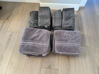 26 Like New- Charcoal Grey Luxury Bath Towel Set- Charisma and Wamsutta Luxuriously Plush Towels