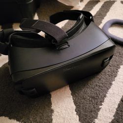 Samsung Gear VR Headset, Controller, Extra Cushion, And Adapters