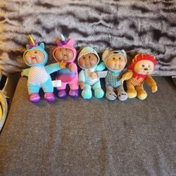 Bundle Of Cabbage Patch Cuties Babys.