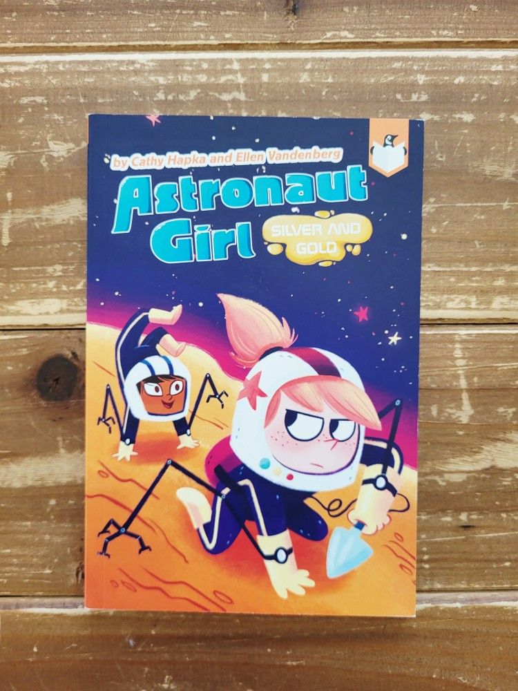'ASTRONAUT GIRL' PAPERBACK CHILDREN'S NOVEL