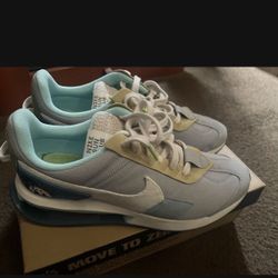 Men’s  Nike Sun club  Size 10