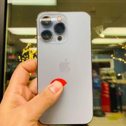 iPhone 13 Pro 128gb | Unlocked | Store Warranty | comes with cable & charger 