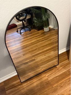 Round wall mirror