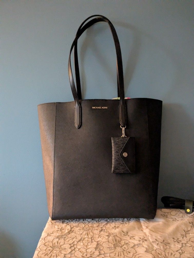 New Nice MK Handbag . Great Christmas Present