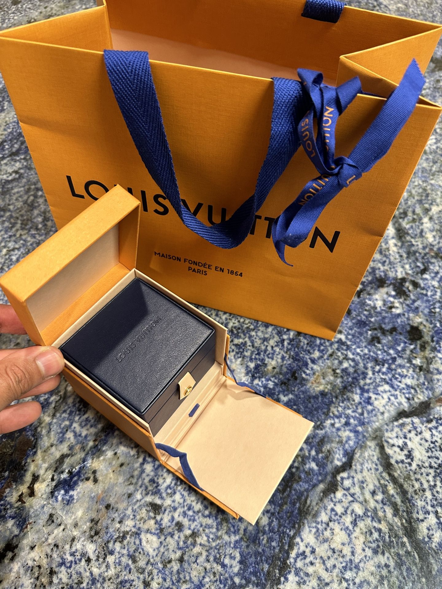 Louis Vuitton Empreinte Black Cord 18K Yellow Gold Lace Bracelet