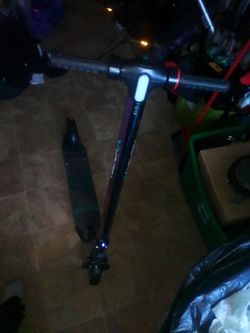 Hover-1 Journey Electric Scooter - FOR PARTS OR REPAIR