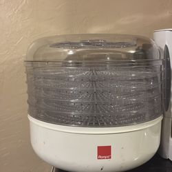 Food dehydrator