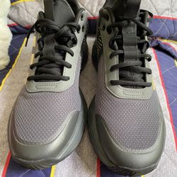 Men’s Adidas Size 9 