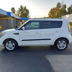 2011 Kia Soul 4 Door Hatch Back $4500. CasH!!