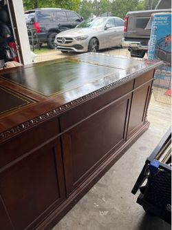 Hekman Furniture: Executive Pedestal Desk with Leather Inlay Top