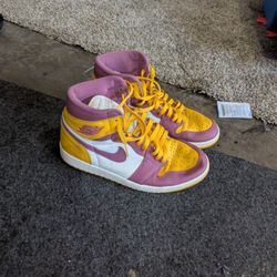 Used Nike Jordan 1's Retros Size-9.5