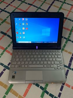10.1"inch Intel Atom Toshiba Laptop, 250GB HDD, 2GB RAM, SD Card Reader And a WebCam.