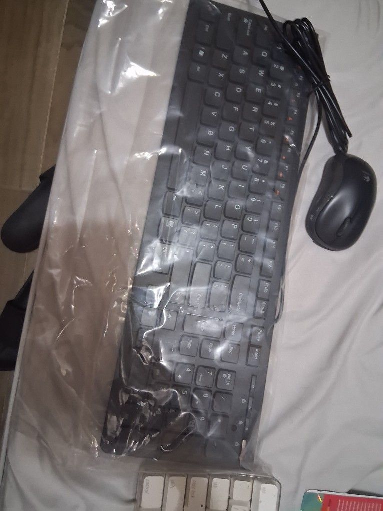 Keyboards , Apple Keyboard And Mouse , Suction To Hold Phone