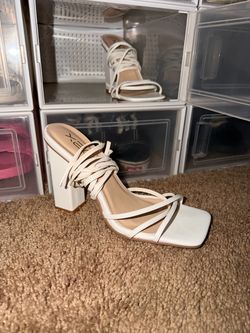 Women’s 7.5 white lace up heels