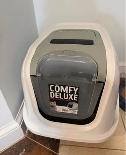 CAT Litter Box- practically new