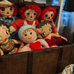 Betty Boo Dolls,Ragady Ann,and Andy,and Son.. And  a old trunk