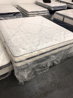 King Luxury Hybrid Luxury Firm Serta New Mattress with Box Springs