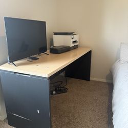 Tv For Sale. It’s On A Stand. Comes With Remote. 