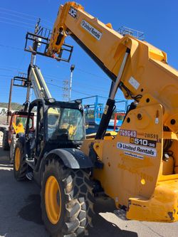 2017 JCB 10,000 Pound Capacity Variable Forklift