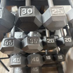 Set Of Cast Iron Hex Dumbbells 15s To 45s  Total : 420 lbs (NO RACK INCLUDED)