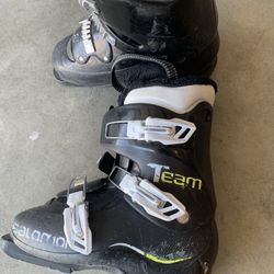 Salomon Ski Boots. Size 7 (23/23.5) On Side Of Boot