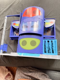 PJ Masks PJ Seeker Toy Playset with Figures