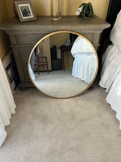 Gold round mirror