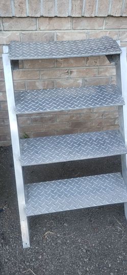 Aluminum diamond stairway