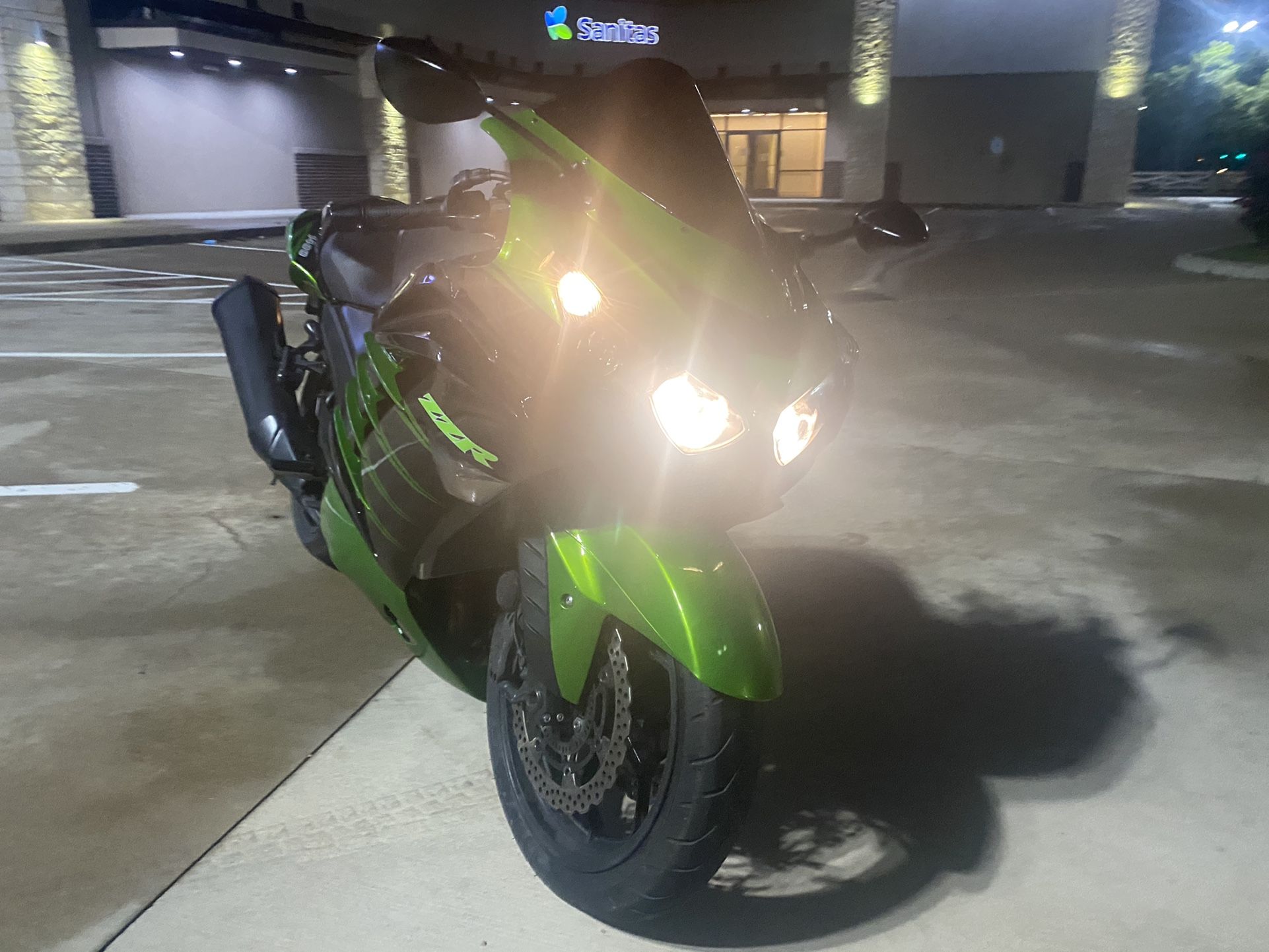2015 Kawasaki Zx14 ( Only 1488 Miles )