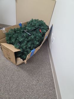 6 or 7ft christmas tree free