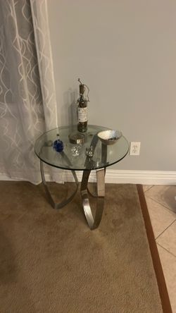 2 glasses table with decorations