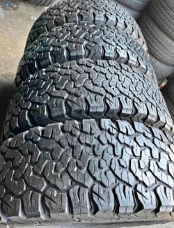 275 55 20 Bfgoodrich ko2 tires Con 80% de Vida Las 4
