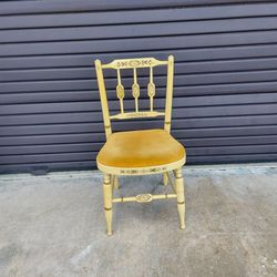 Vintage  Rare Genuine Hitchcock Chair.