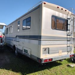 1989 Fleetwood Southwind 33' RV