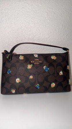 Coach Floral Signature Zip Top Wristlet – Like New