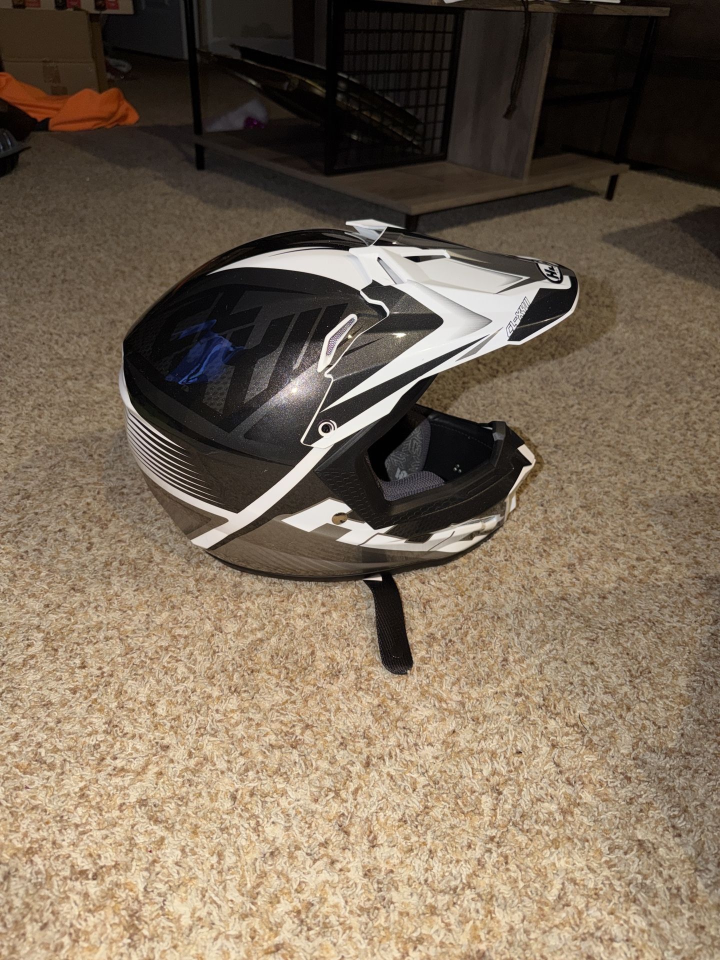 hjc helmets cl-xyii youth L. Never work but has scratches on top & missing a screw