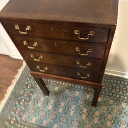 Vintage wooden chest / jewelry cabinet in classic style.
