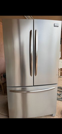 Frigidaire Gallery Stainless Steel French Door Refrigerator - Works Great