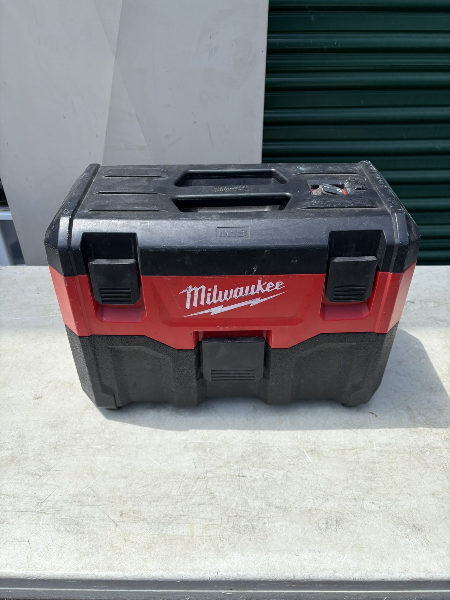 Milwaukee M18 Wet Dry Vacuum